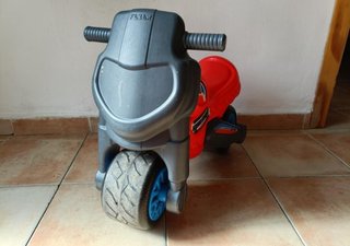 Moto correpasillos Feber Famosa Roja Infantil