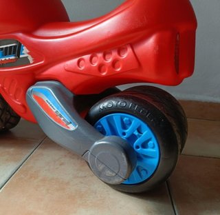 Moto correpasillos Feber Famosa Roja Infantil