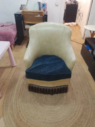 Sillón de salón clásico beige