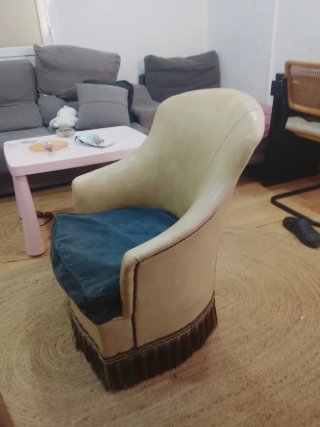 Sillón de salón clásico beige
