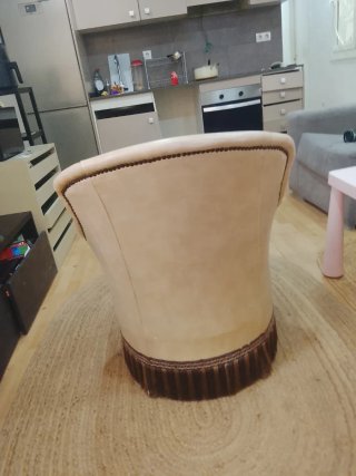 Sillón de salón clásico beige