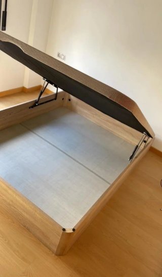 Letto a scomparsa in legno con materassi