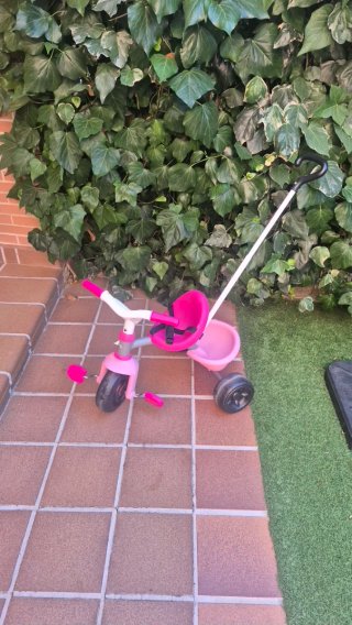 Triciclo rosa para niños