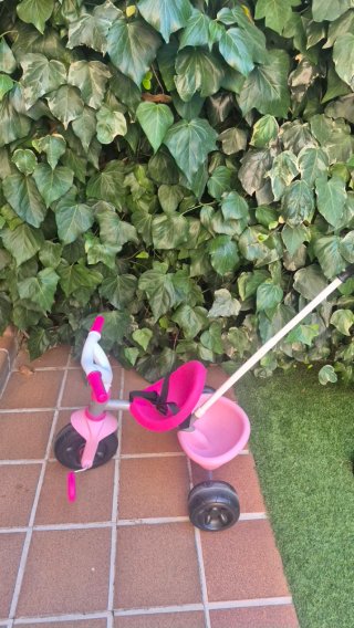 Triciclo rosa para niños