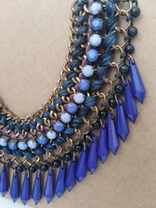 Collar Zara tonos azules diferentes