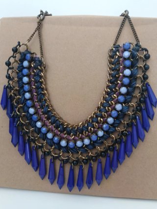 Collar Zara tonos azules diferentes