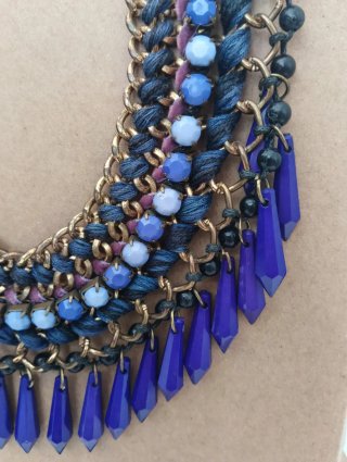 Collar Zara tonos azules diferentes