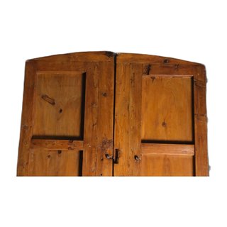 Puerta Convento Siglo XVII con Rejilla