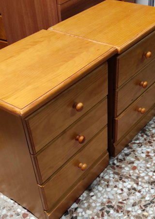 2 Mesitas de noche madera maciza