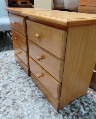 2 Mesitas de noche madera maciza