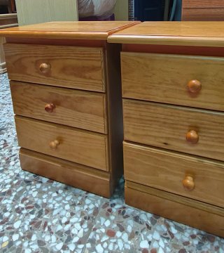 2 Mesitas de noche madera maciza