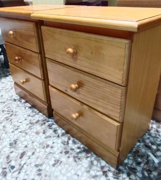2 Mesitas de noche madera maciza