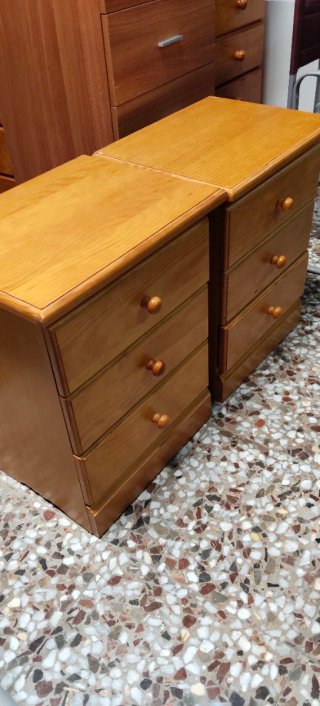 2 Mesitas de noche madera maciza