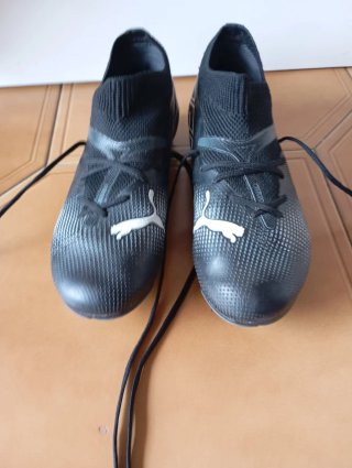 Botas de fútbol Puma Negras y Plateadas