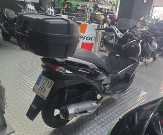 Kawasaki J 125 Maxi Scooter Negra y Plata