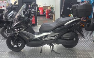 Kawasaki J 125 Maxi Scooter Negra y Plata