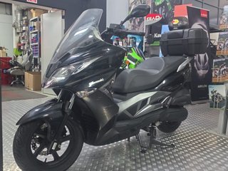 Kawasaki J 125 Maxi Scooter Negra y Plata
