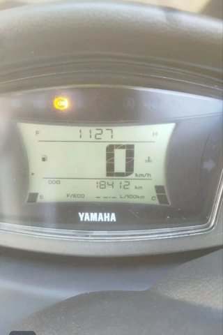 Yamaha NMAX 125cc blanca y negra