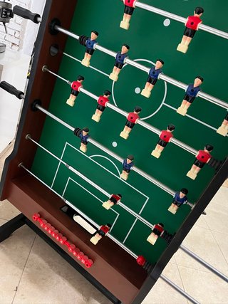 Mini futbolín en buen estado