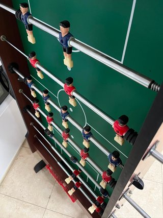 Mini futbolín en buen estado