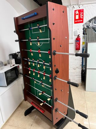 Mini futbolín en buen estado