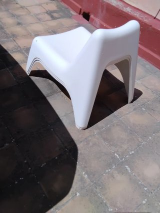 3 Sillas de terraza blancas de plástico