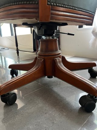 Silla de oficina estilo inglés con ruedas