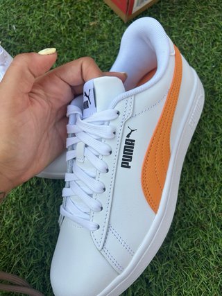 Zapatillas Puma Blancas con Detalles Naranja