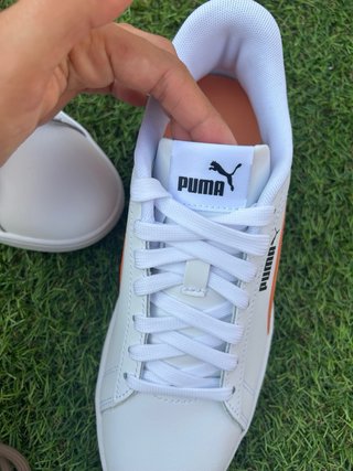 Zapatillas Puma Blancas con Detalles Naranja