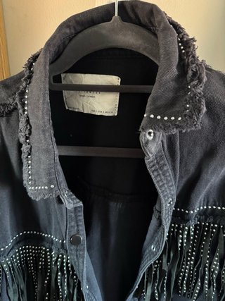 Chaqueta vaquera negra con flecos
