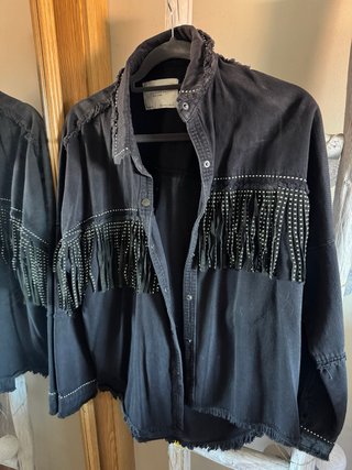 Chaqueta vaquera negra con flecos