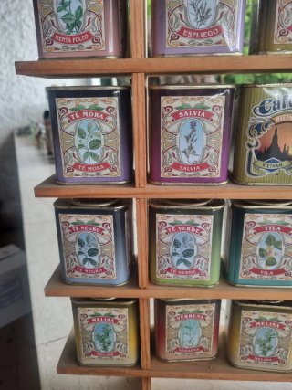 Especiero Metálico Vintage con Diseños Florales