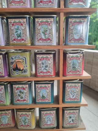 Especiero Metálico Vintage con Diseños Florales