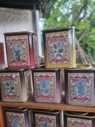 Especiero Metálico Vintage con Diseños Florales