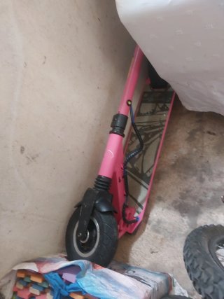 Patinete eléctrico infantil rosa