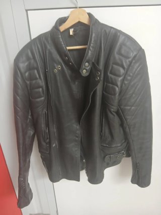 Chaqueta de piel de motorista antigua