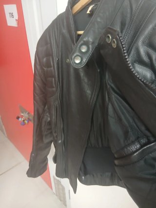 Chaqueta de piel de motorista antigua