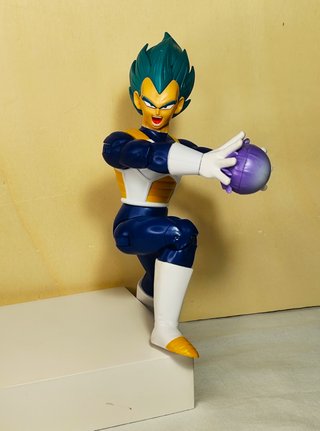 Figura Vegeta Dragon Ball Z Super Saiyan Blue 18cm