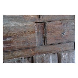 Puerta Pino Siglo XVII con Ventanucos
