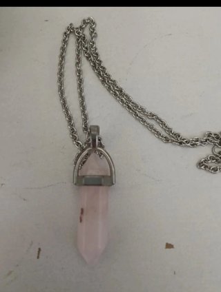 Colgante Cuarzo Rosa con Cadena Plateada
