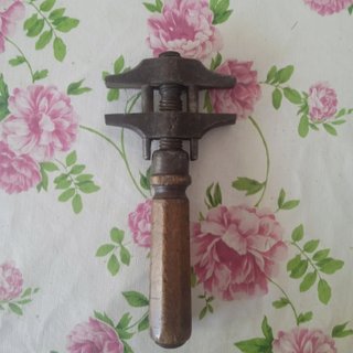 Llave inglesa antigua años 50