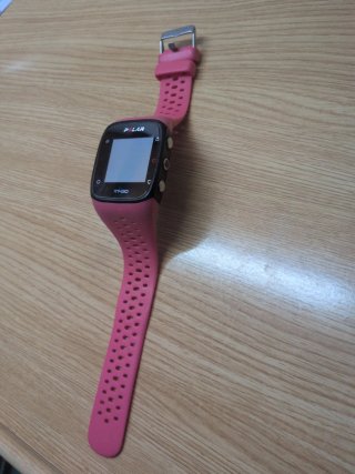 Reloj Polar M430 con correa rosa.