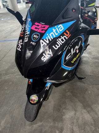 Yamaha Tmax 530  Negra y Amarilla tengo otro juego