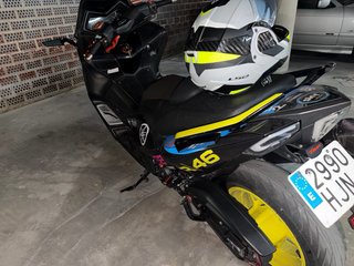 Yamaha Tmax 530  Negra y Amarilla tengo otro juego