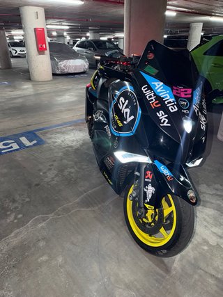 Yamaha Tmax 530  Negra y Amarilla tengo otro juego