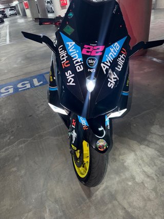 Yamaha Tmax 530  Negra y Amarilla tengo otro juego