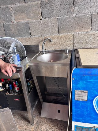 Fregadero industrial con pie