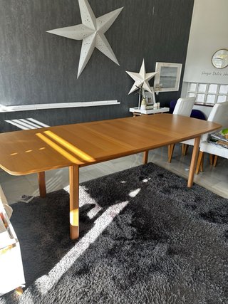 Comedor compuesto de mesa, 8 sillas y aparador