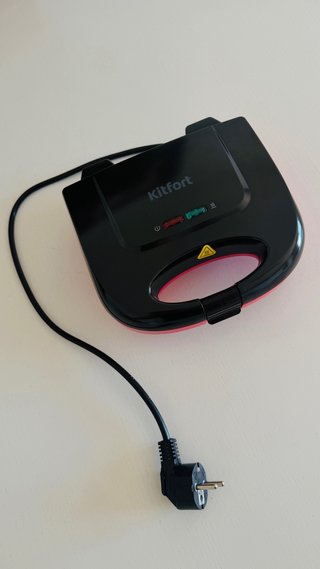 Gofrera Kitfort para gofres y sándwiches