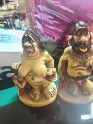 Coppia di statuette vintage effetto avorio